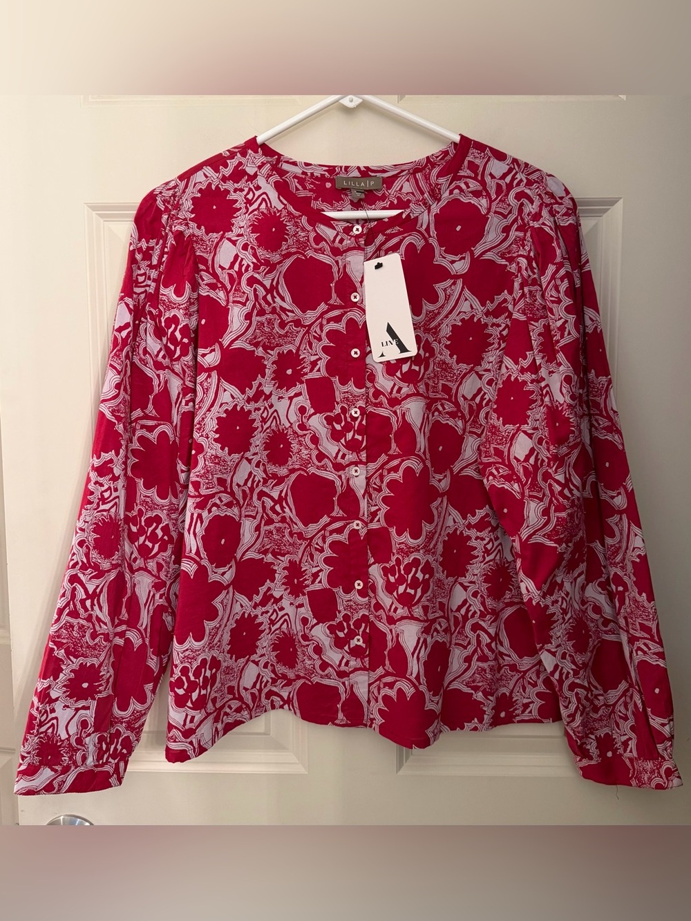 NWT Lilla P Full Sleeve Buttondown in Red/Light Gray “Iceberg Print”, Medium